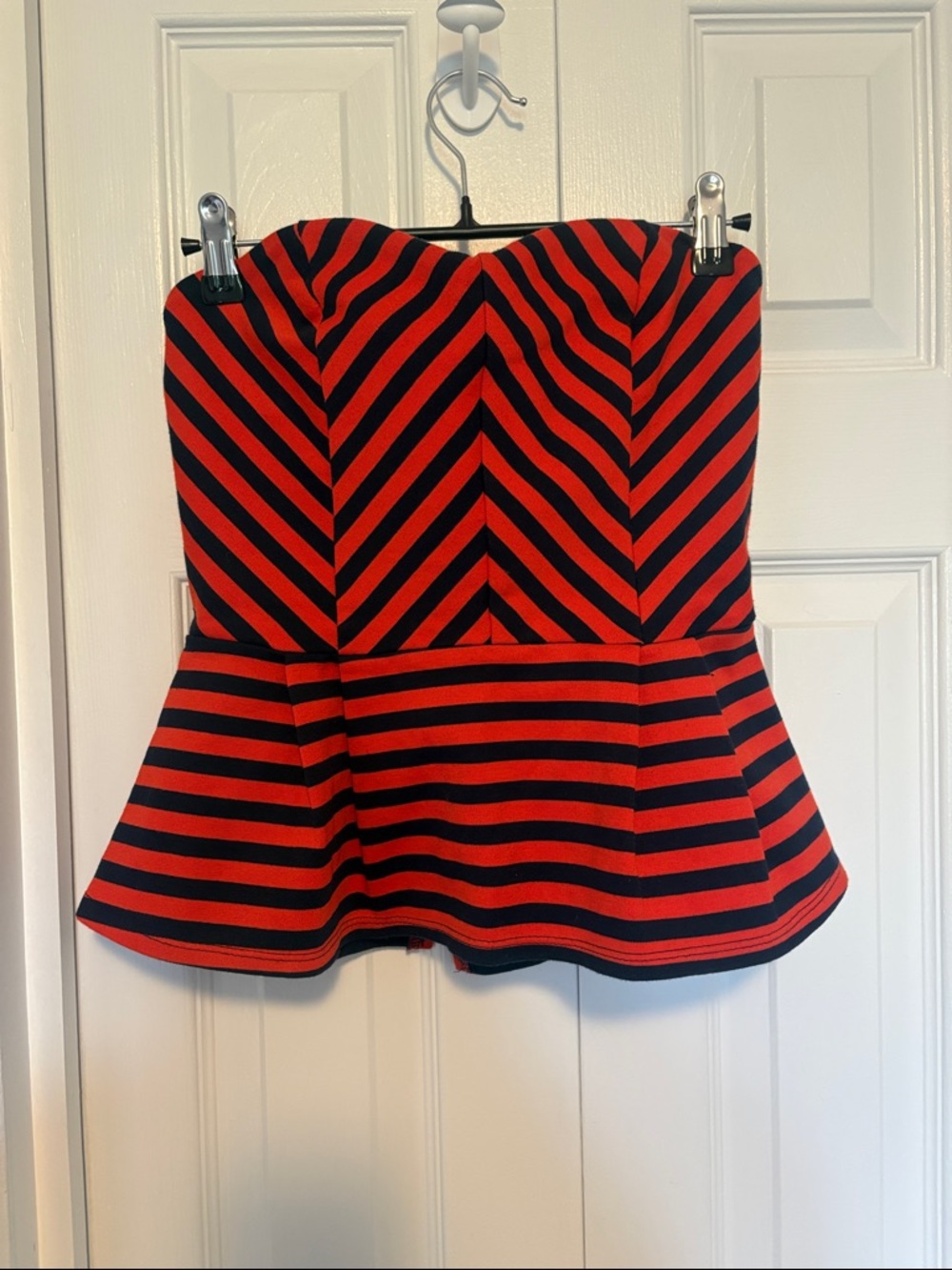 Adorable striped red & dark navy sweetheart peplum top! Forever 21, size M